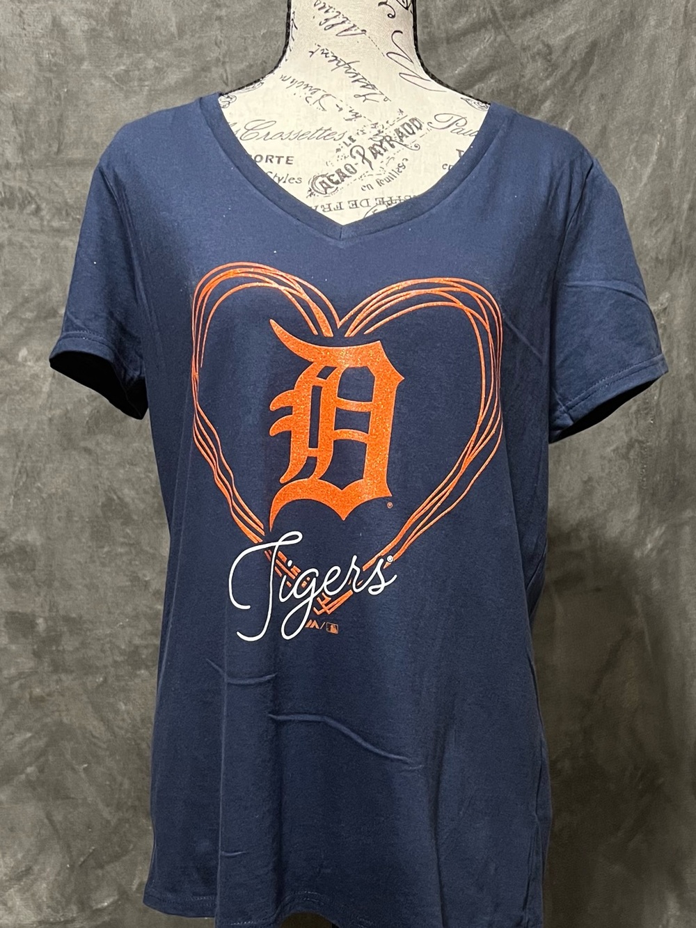 Women’s Majestic Navy V-Neck Tee with Orange Detroit Tigers Baseball Tee NWOT